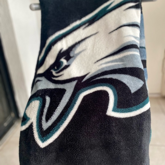 Blanket…Eagles blanket new still in bag.super soft - Picture 7 of 7